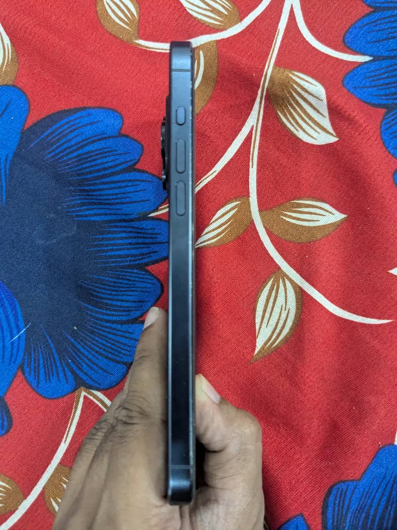 Apple iPhone 15 Pro Max 2