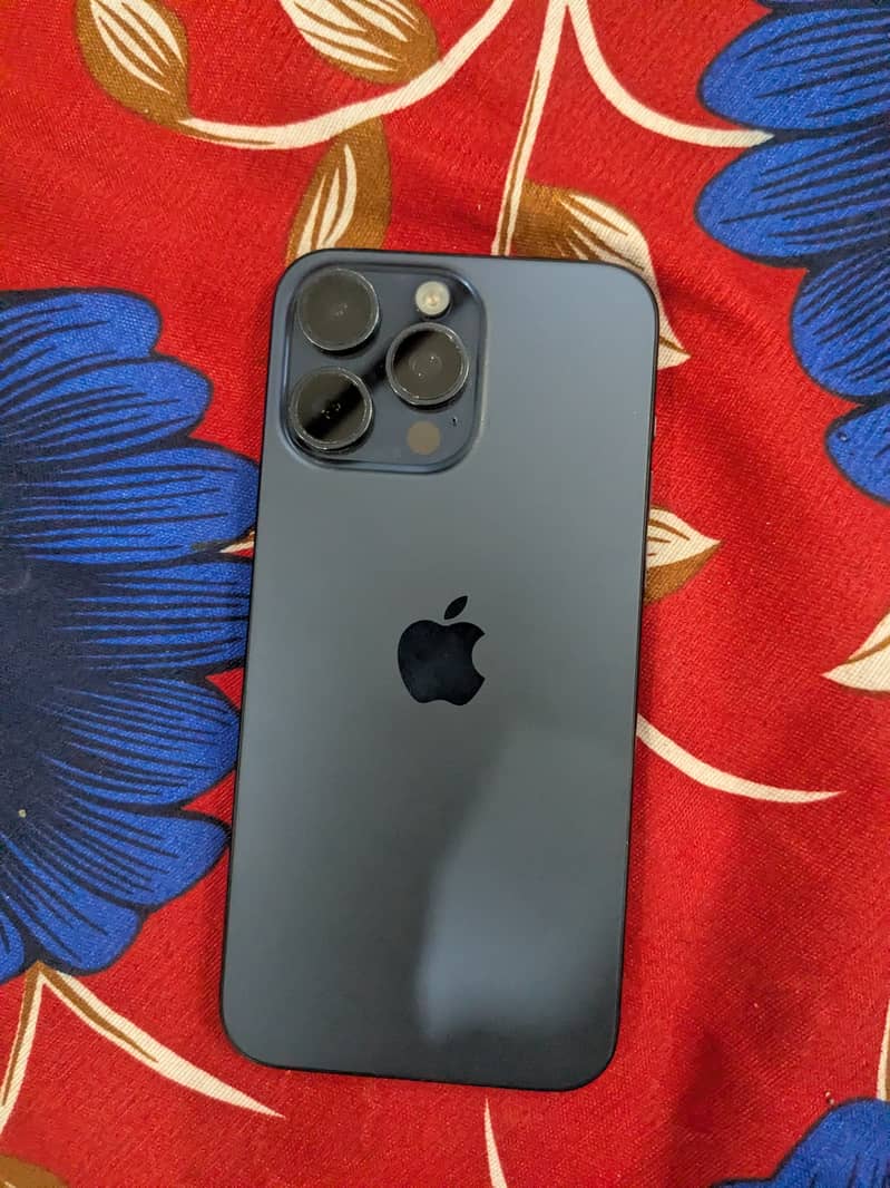 Apple iPhone 15 Pro Max 4