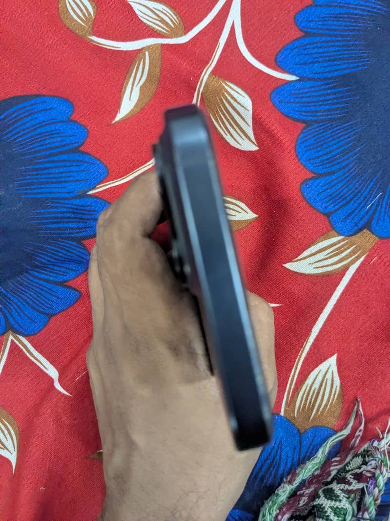Apple iPhone 15 Pro Max 6