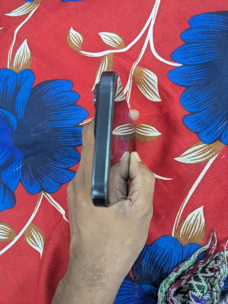 Apple iPhone 15 Pro Max 7