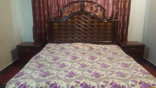 BED,DRESSING AND SIDE TABLES