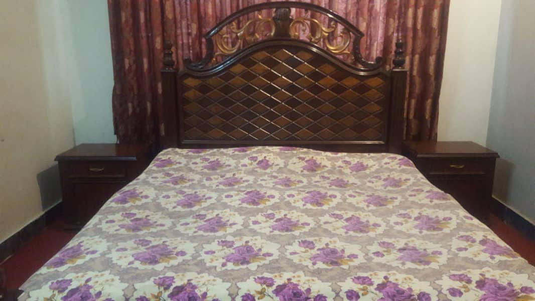 BED,DRESSING AND SIDE TABLES 0