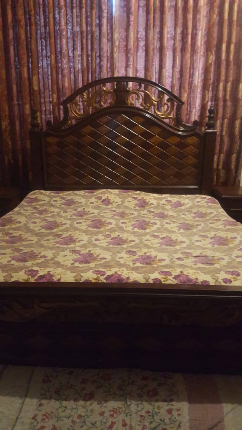 BED,DRESSING AND SIDE TABLES 1