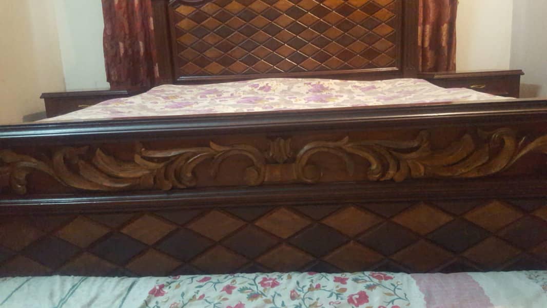 BED,DRESSING AND SIDE TABLES 2