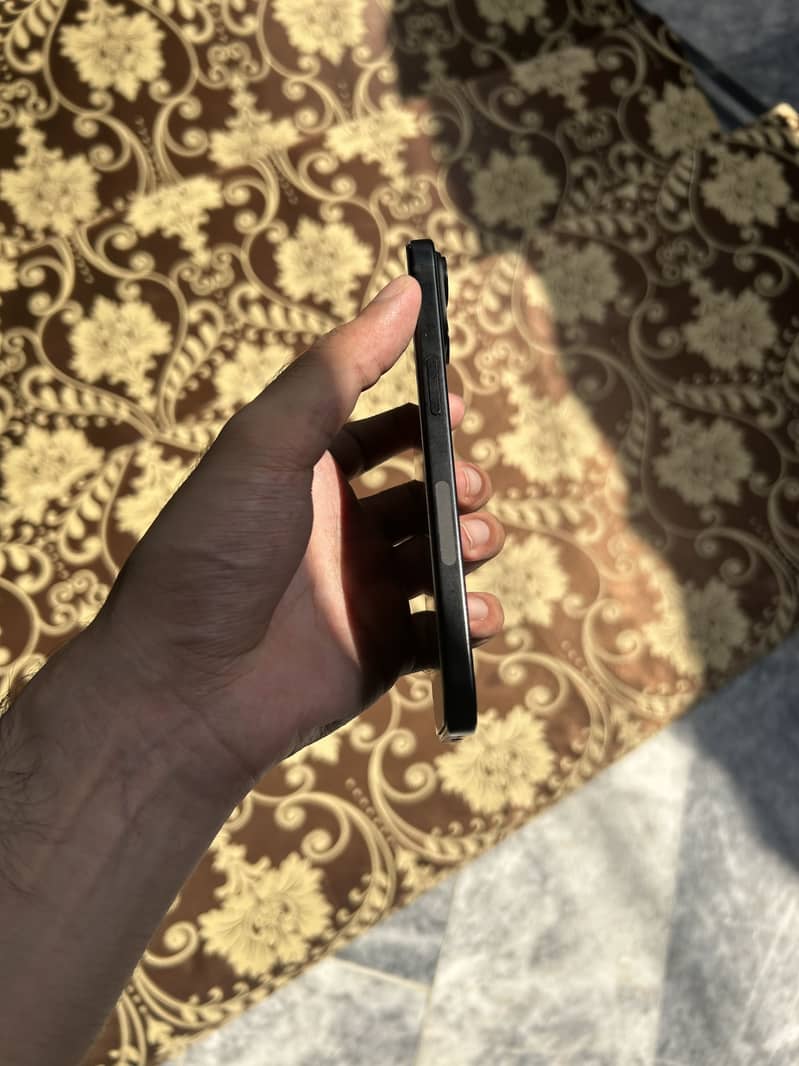 Apple iPhone 15 3