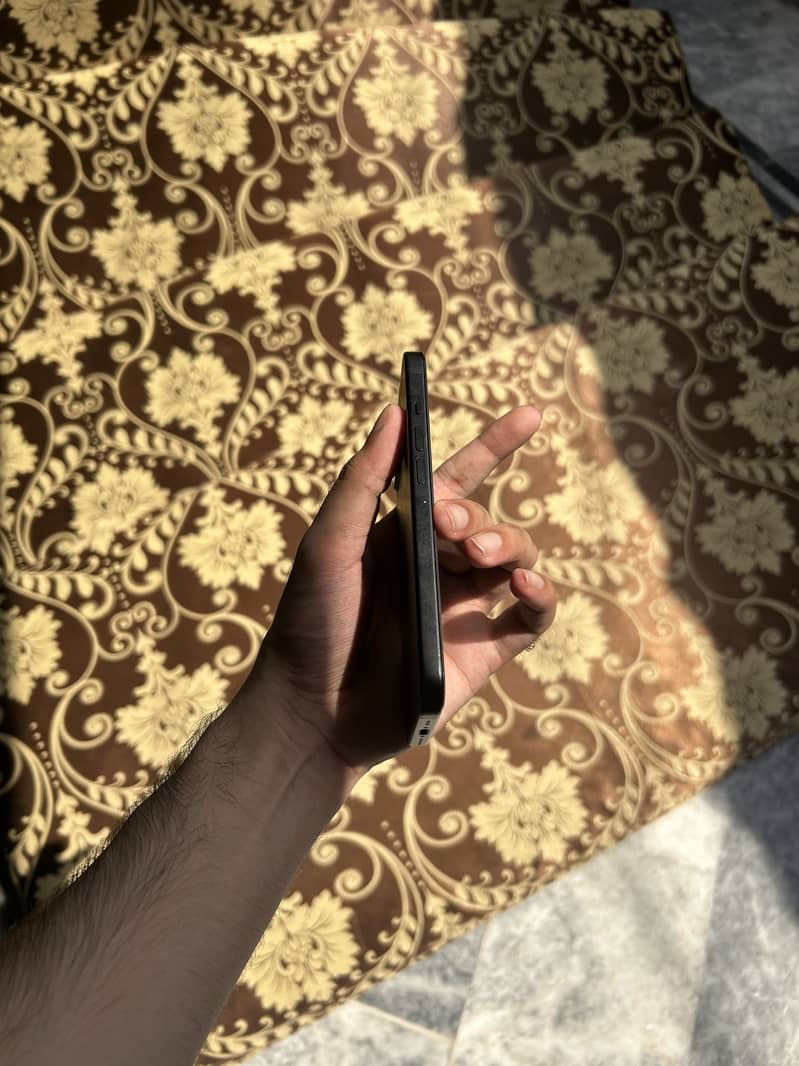 Apple iPhone 15 4