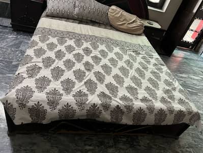 2 chair / 1 table / dressing/ bed