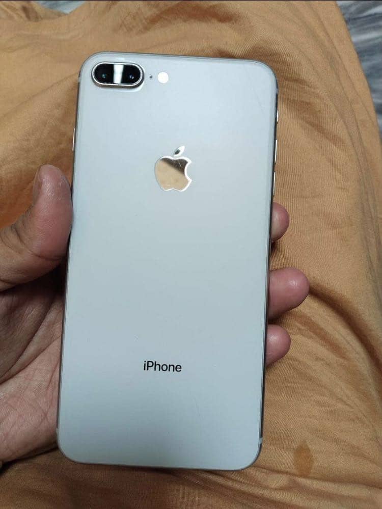 Apple iPhone 8 Plus 3
