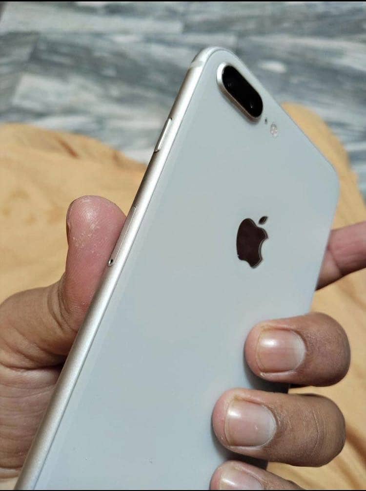 Apple iPhone 8 Plus 4