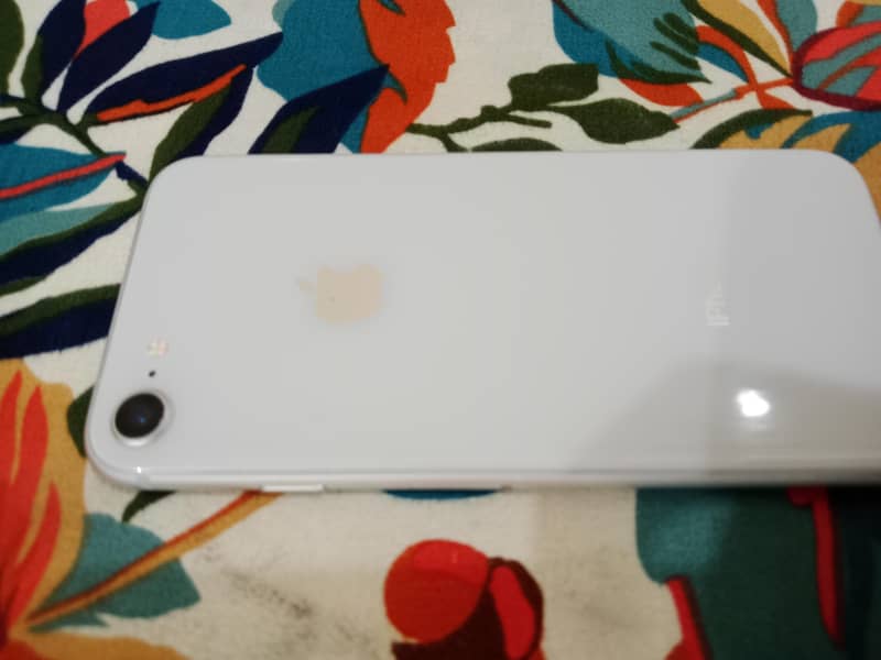 Apple iPhone 8 1