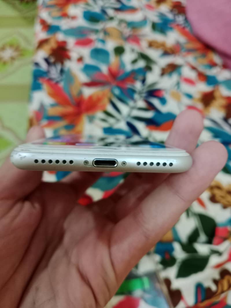 Apple iPhone 8 6