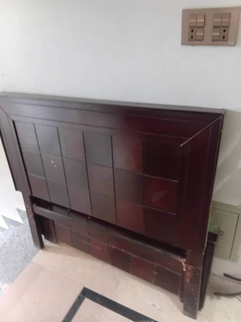 2 single beds and a side table 2