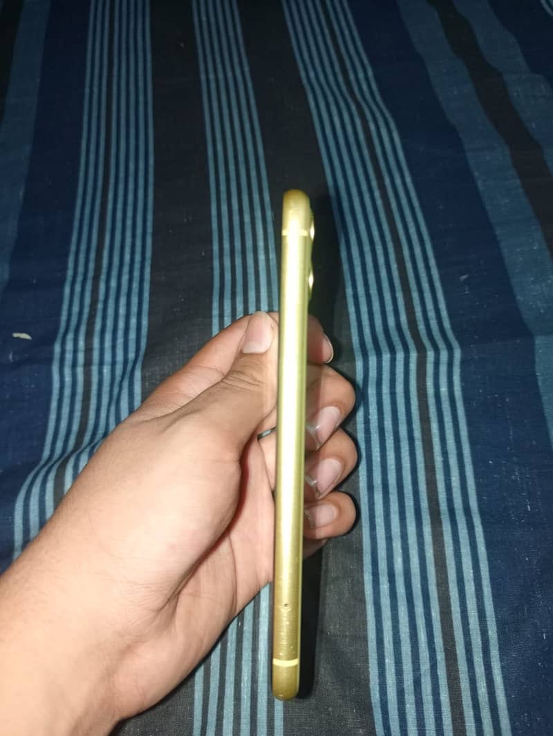 Apple iPhone 11 3