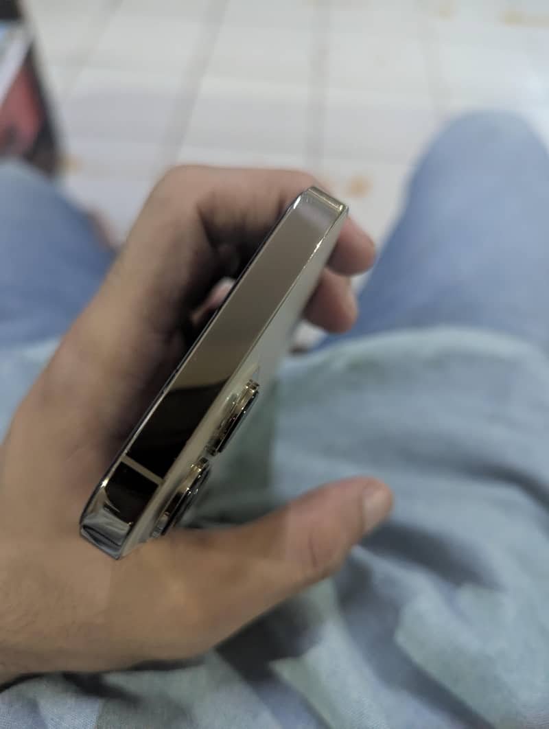 Apple iPhone 13 Pro 2