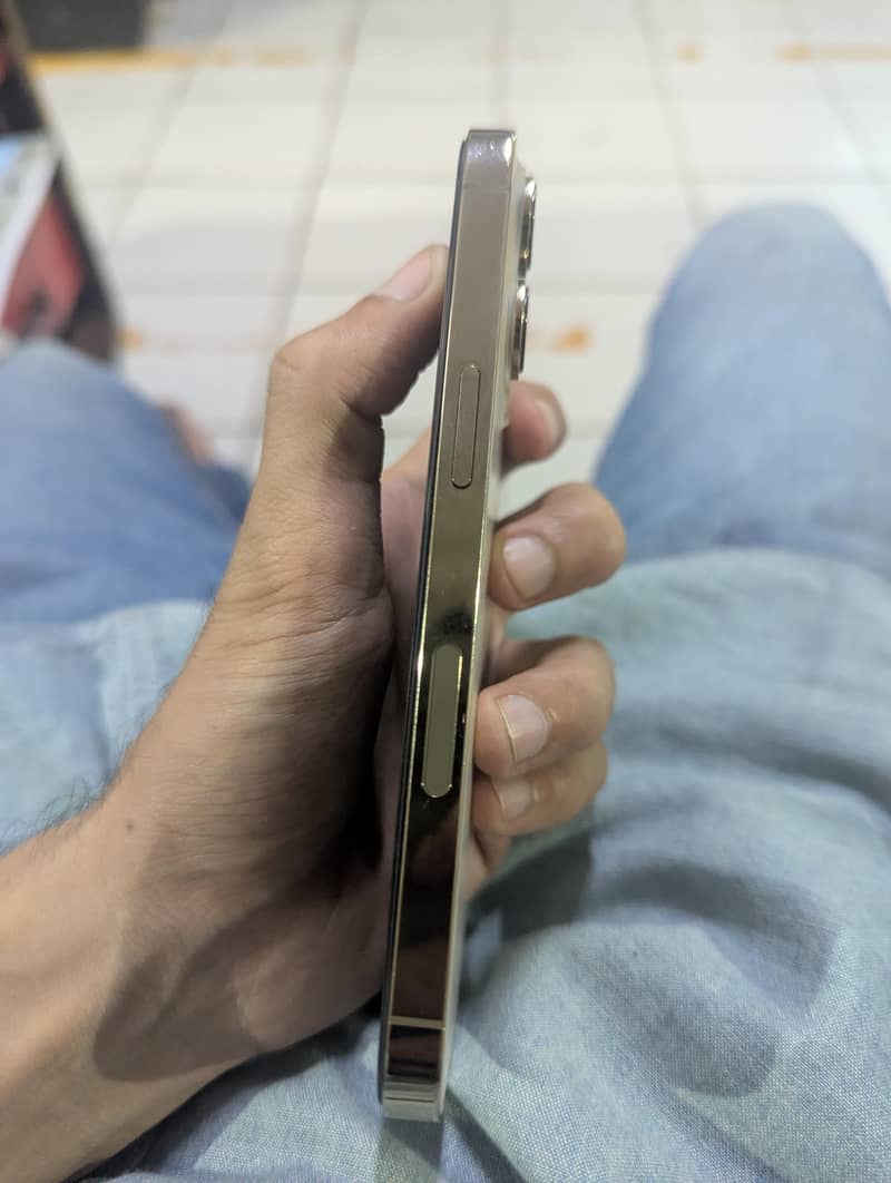 Apple iPhone 13 Pro 4
