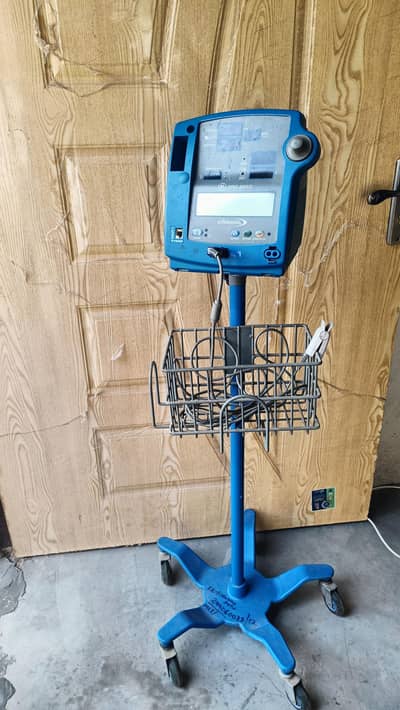 Dinamap pro 400V2 vital sign monitor