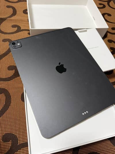 Selling ipad pro M5 13 inches 256gb