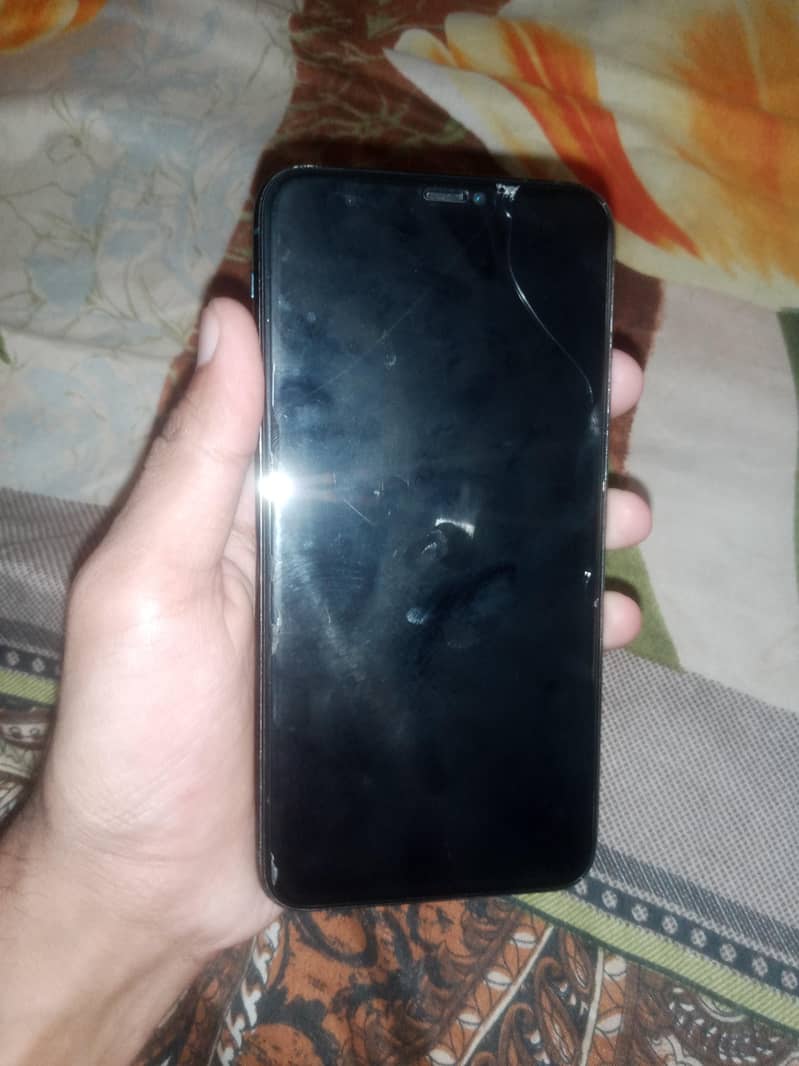 iphone 11 pro max 4