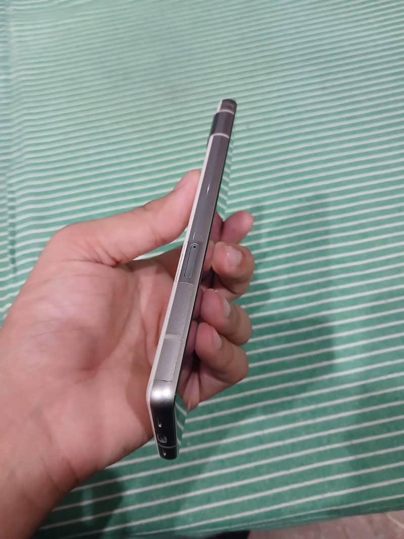 Google Pixel 7a 5
