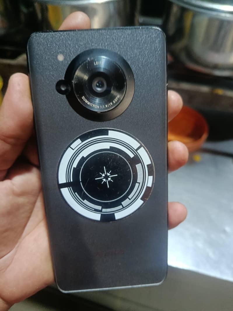 Sharp Aquos R7 0