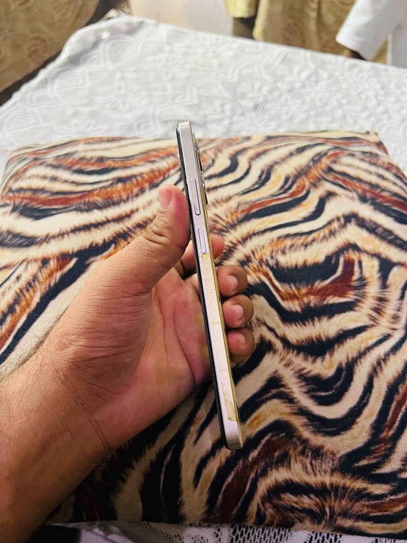 Realme C53 4