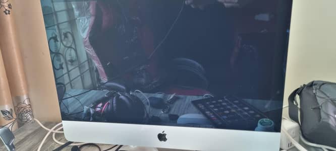 Apple iMac 2019 i5 | 16GB RAM | 1TB SSD | 4GB Graphics | 21.5 inch