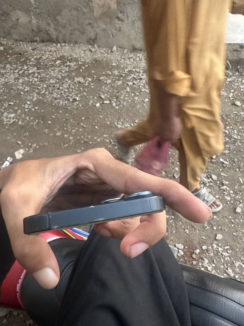 Apple iPhone 13 0