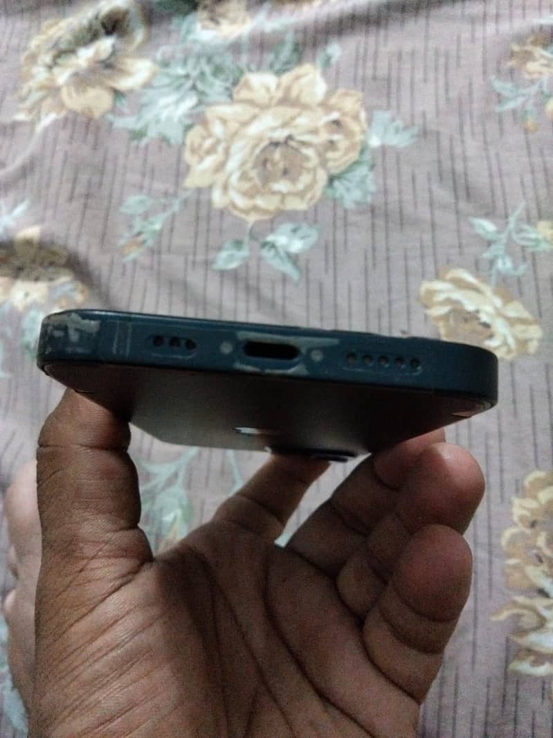 Apple iPhone 13 2