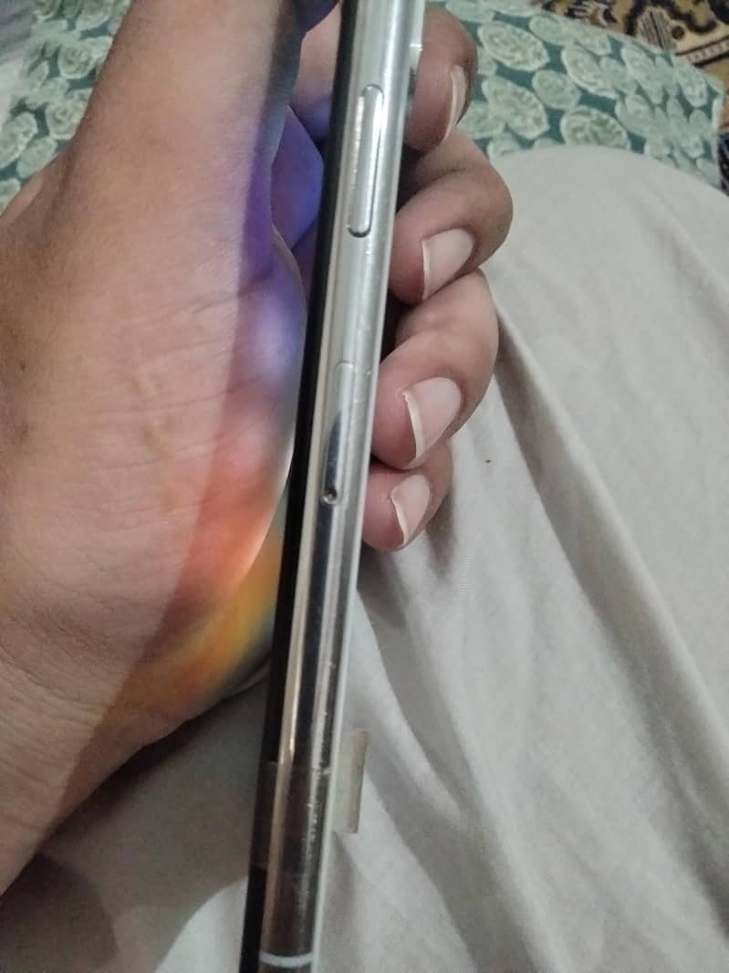 Apple iPhone X 3