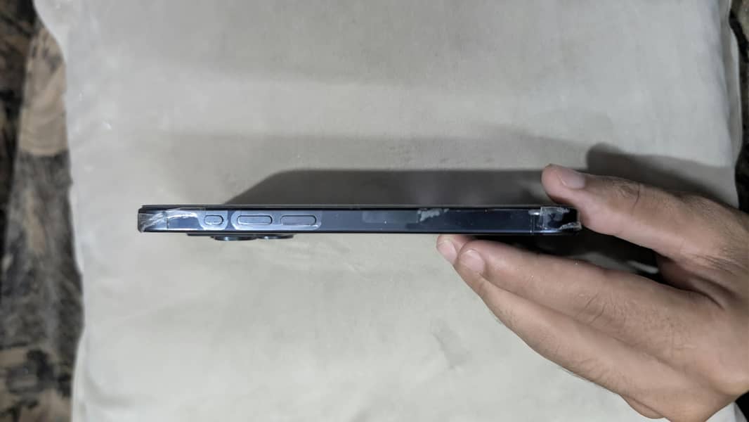 Apple iPhone 15 Pro 1