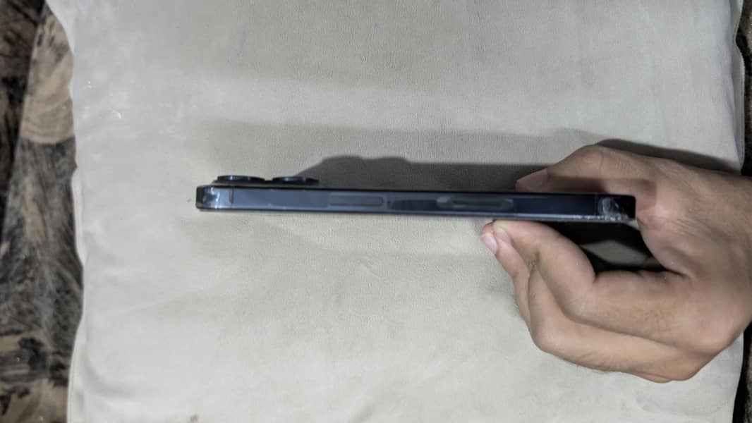 Apple iPhone 15 Pro 2