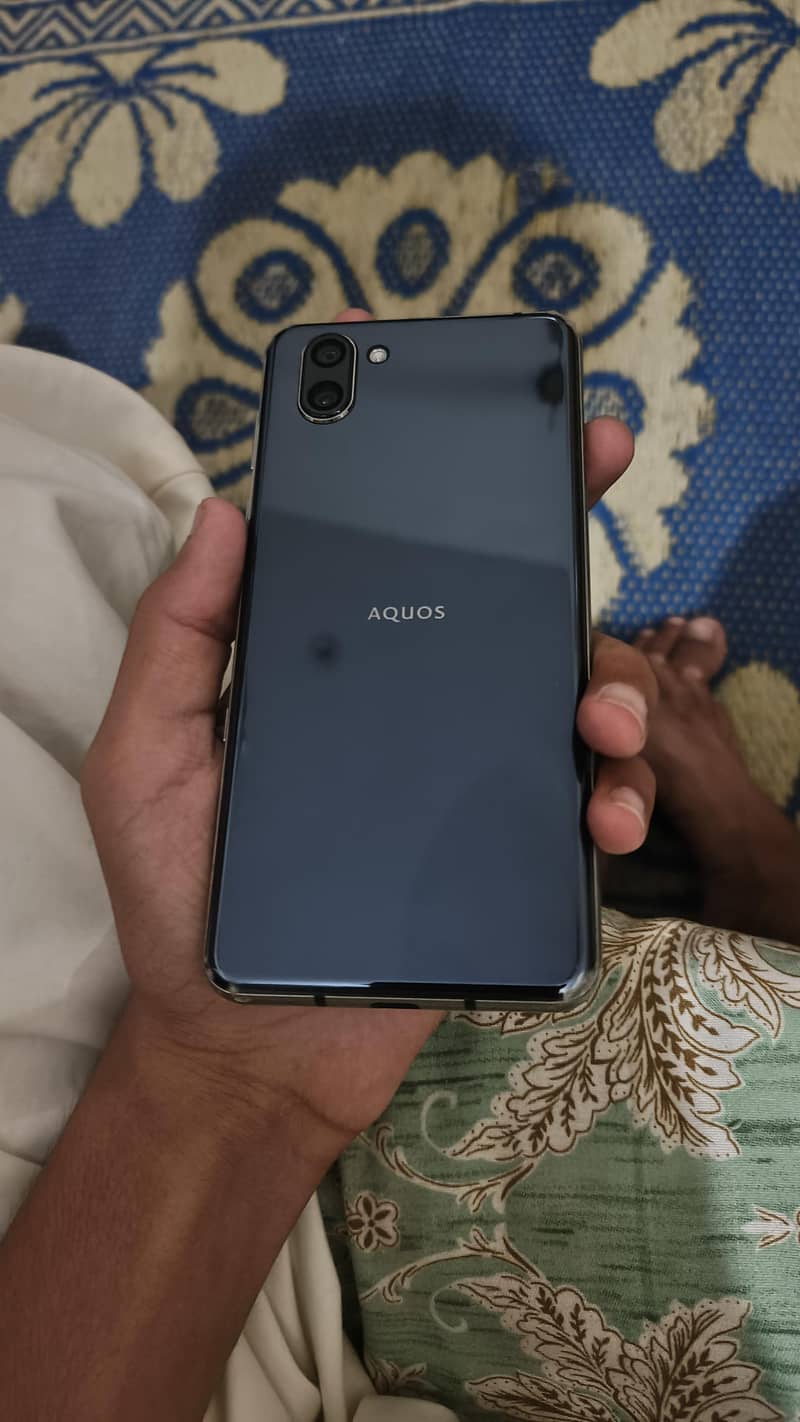 Sharp Aquos R3 3