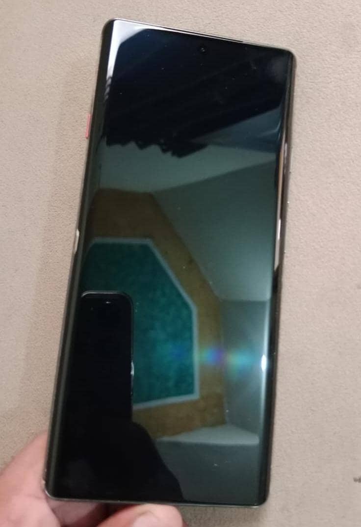 Tecno CAMON 40 Pro 4