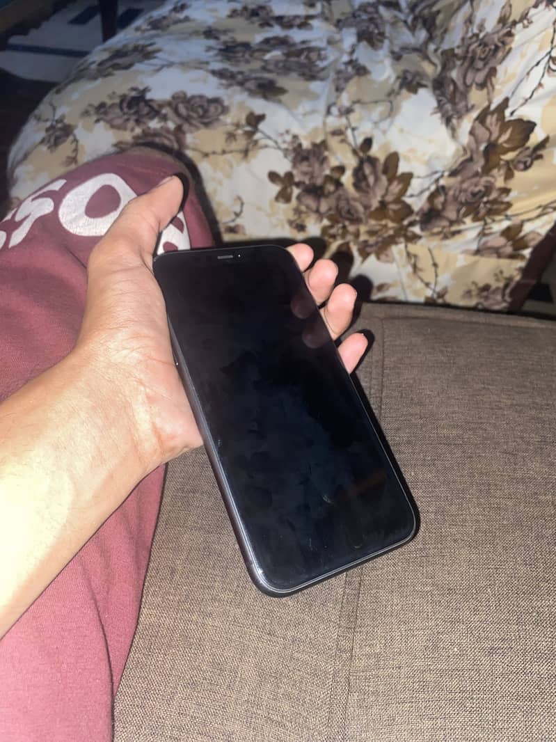 Apple iPhone 11 4