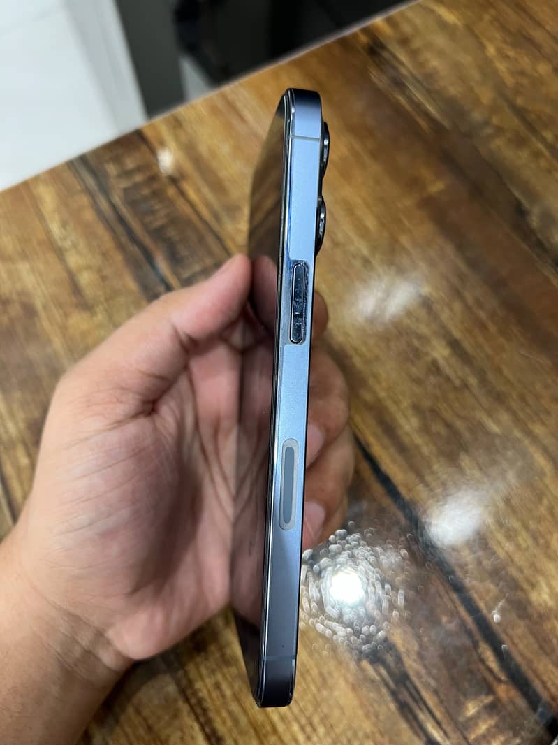 Apple iPhone 13 Pro 2