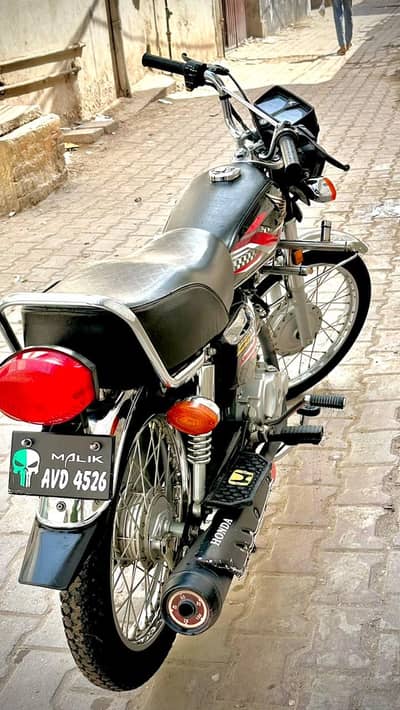 125 MILEAGE 12069 MODEL 2024 CONDITION 10/10  FOR SALE. .