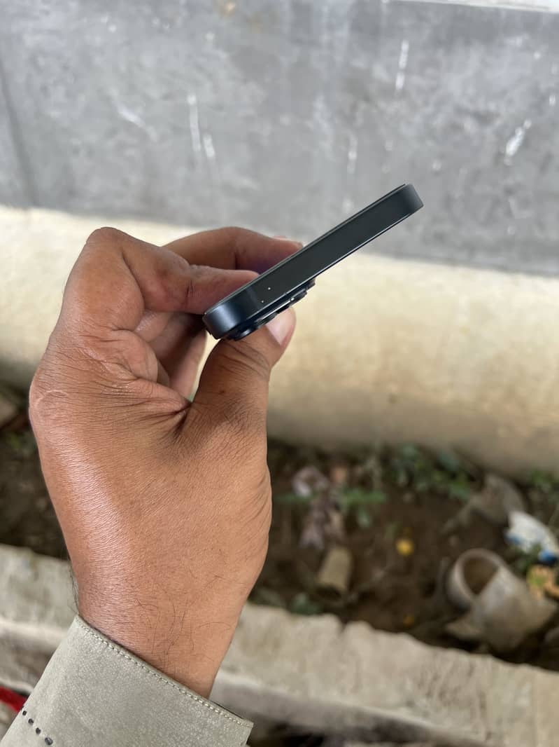 Apple iPhone 14 4