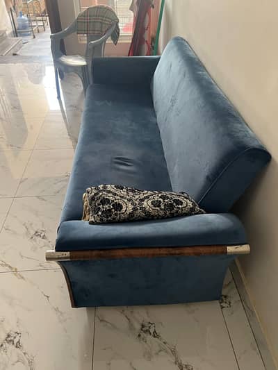 Beautiful & Comfortable Sofa Set for Sale 