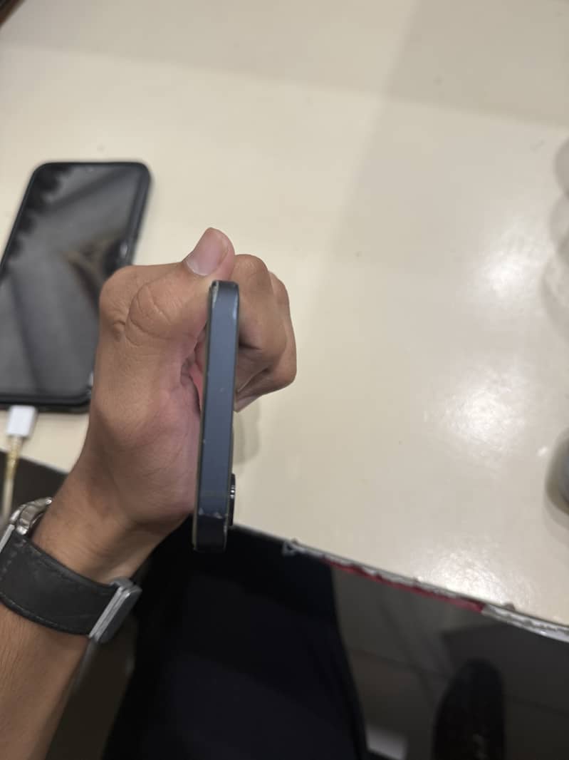 Apple iPhone 12 2