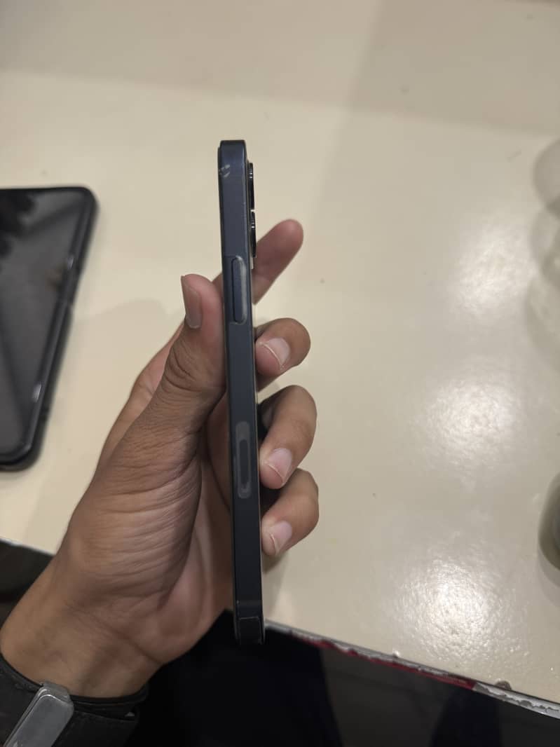 Apple iPhone 12 4