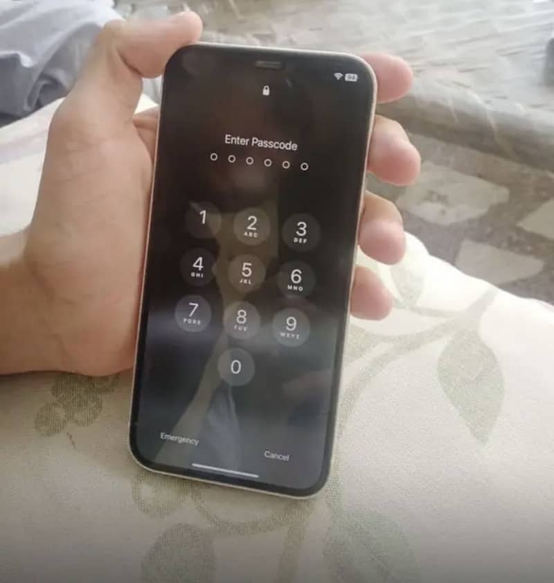 Apple iPhone 12 4