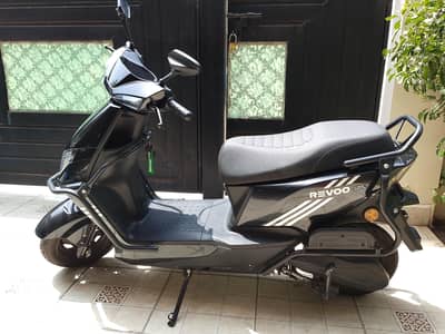 Revoo C32 Scooty for Sale- Excellent condition