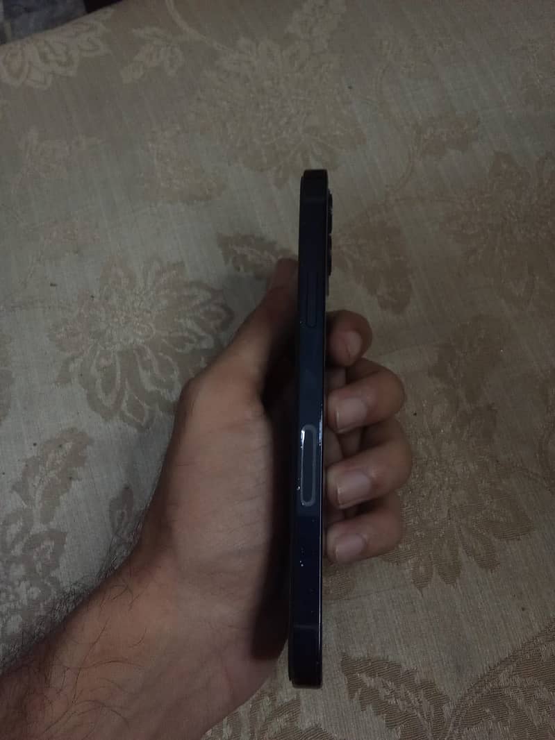Apple iPhone 12 3