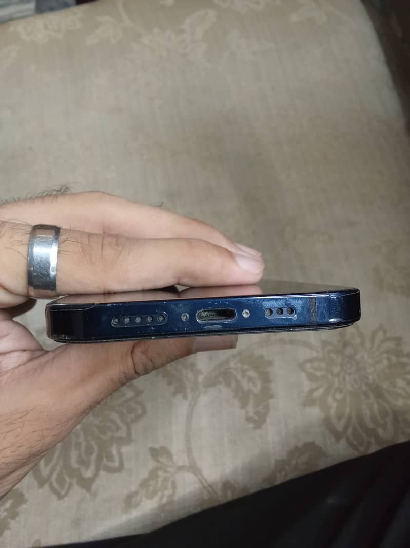 Apple iPhone 12 6