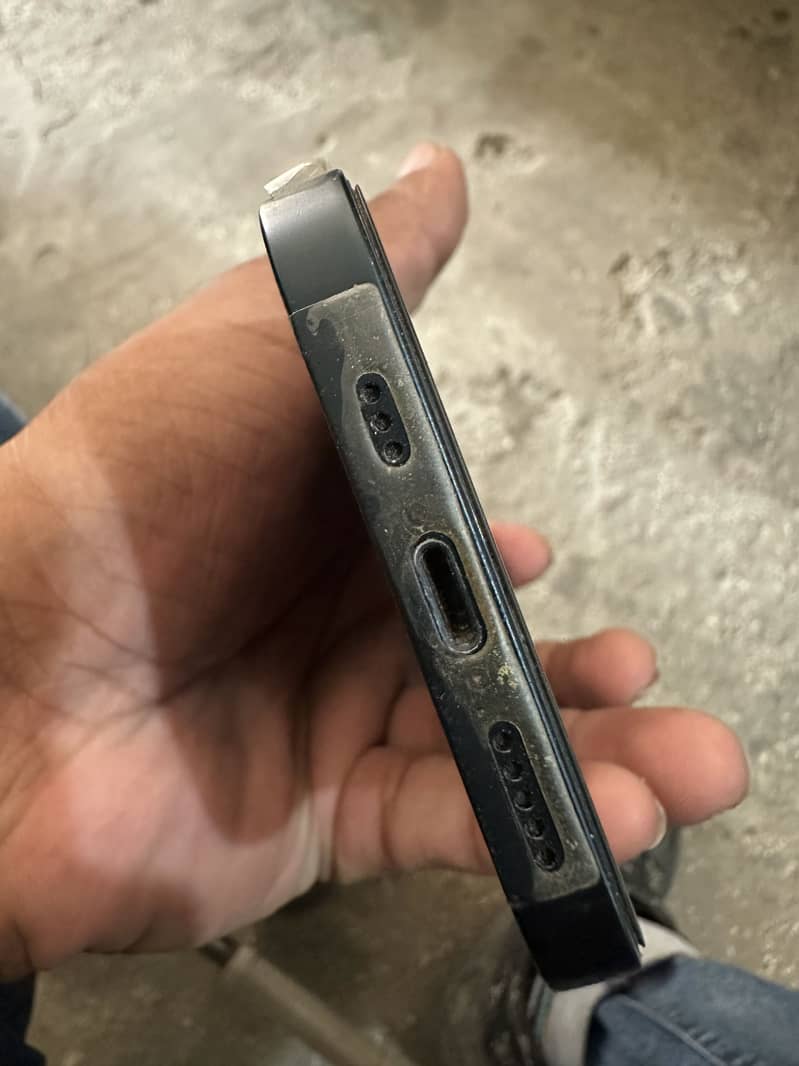 Apple iPhone 13 2