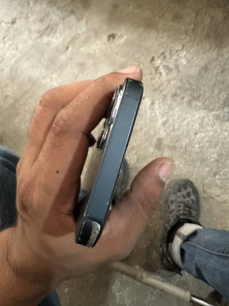 Apple iPhone 13 4