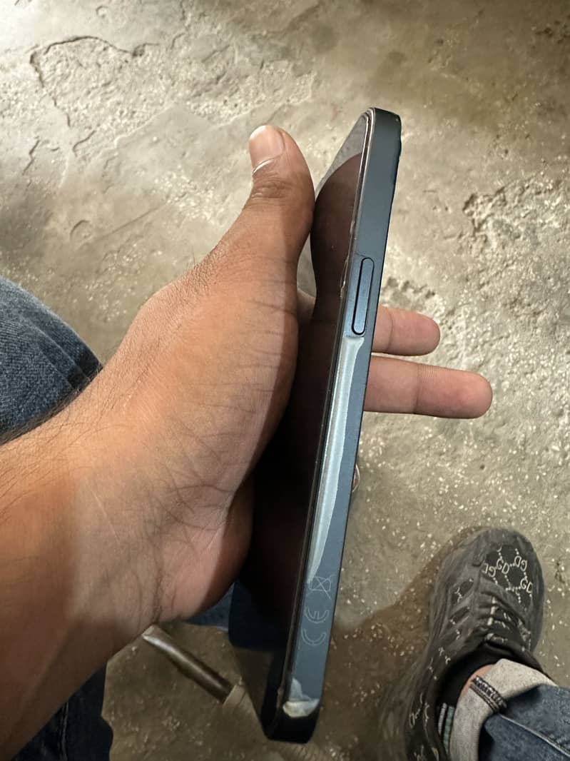 Apple iPhone 13 7