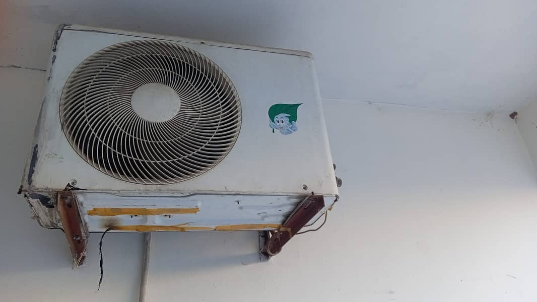 SPLIT AIR CONDITIONERS 9