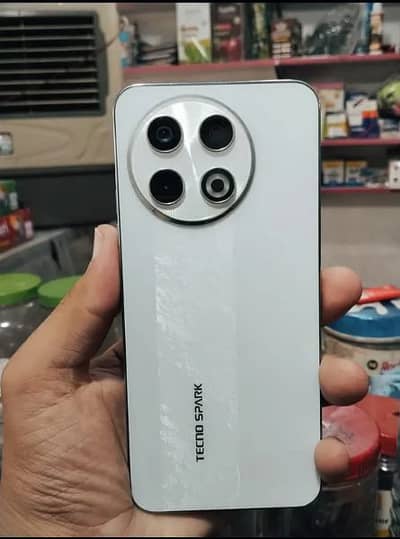 Tecno spark 30 pro 8+8 128 condition 10 by 10 hay