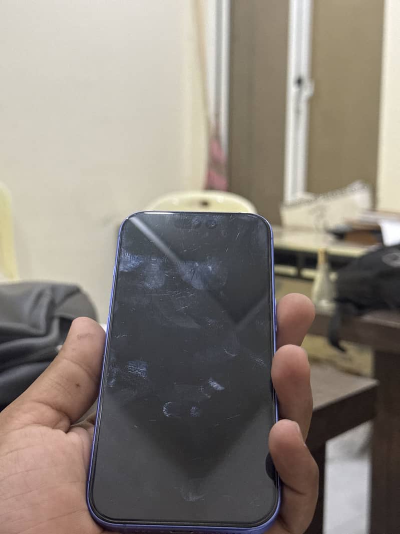 Apple iPhone 16 2